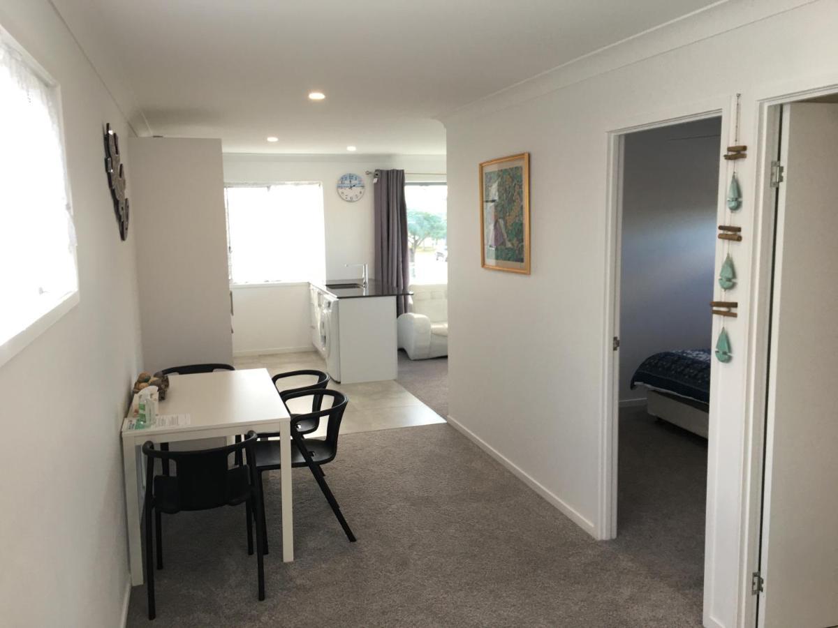 2Bd Family Or Couple Guesthouse Upstairs Near Turf Club, Hota In Bundall ゴールドコースト エクステリア 写真
